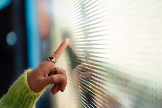 finger pointing at board